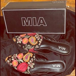 Beautiful MIA Pointy Mule Flats Size 10